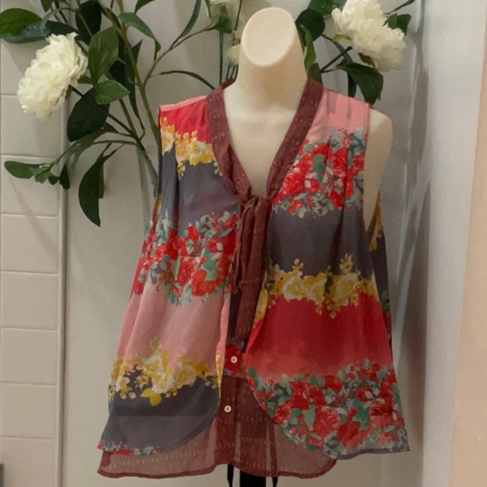 New Directions Pink and Red Sleeveless Tie Front Blouse